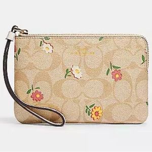 Corner Zip Wristlet In Signature Canvas With Nostalgic Ditsy Print NWOT